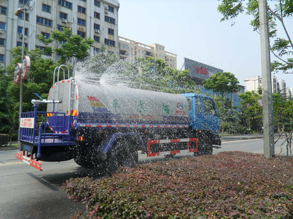 东风145绿化洒水车