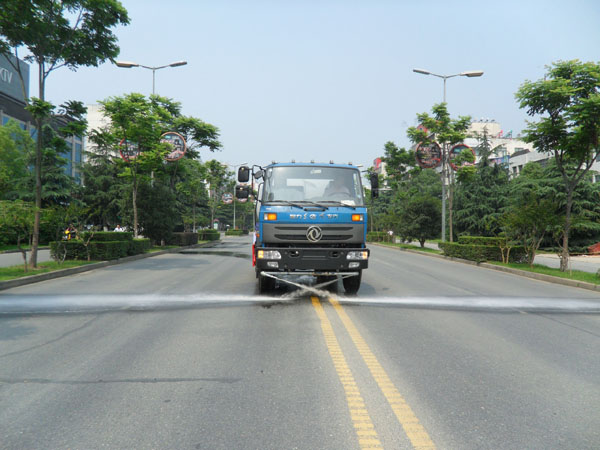 东风145洒水车