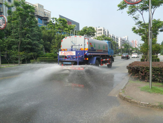 东风145洒水车