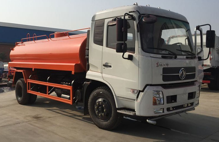 东风天锦10吨洒水车
