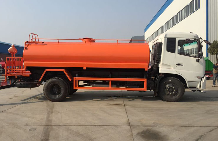 东风天锦10吨洒水车