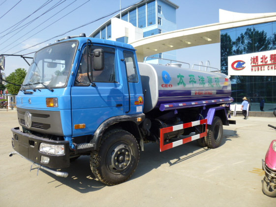 东风145洒水车