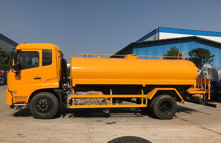 环卫洒水车