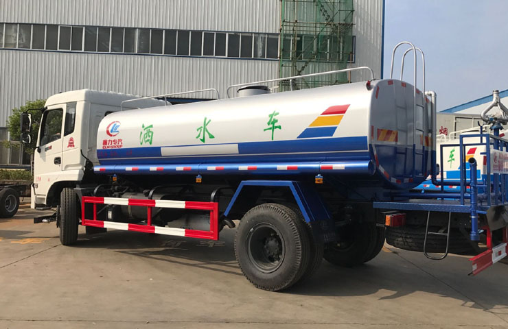 东风御虎洒水车