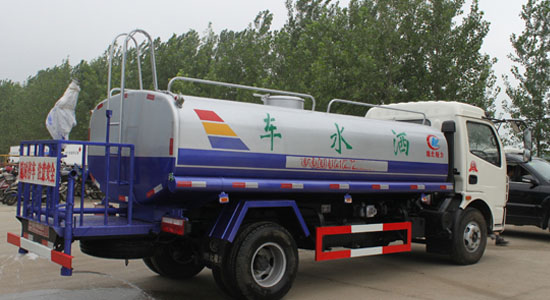 东风洒水车