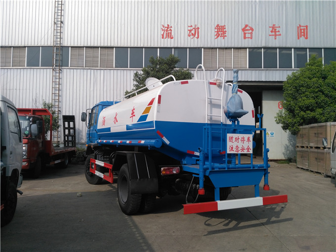 东风洒水车