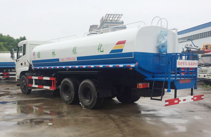 东风御龙环卫洒水车