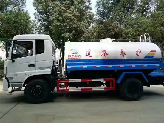 东风洒水车