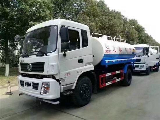 东风洒水车