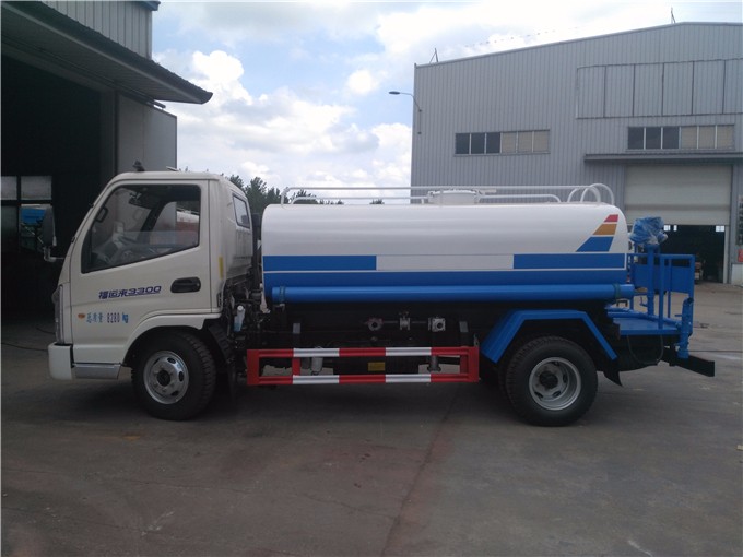 凯马8吨洒水车