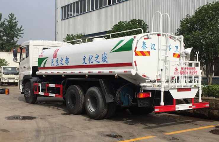 东风天龙洒水车