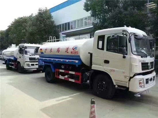 东风153洒水车