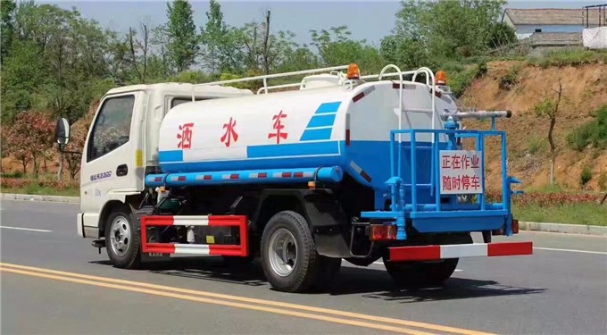 凯马洒水车