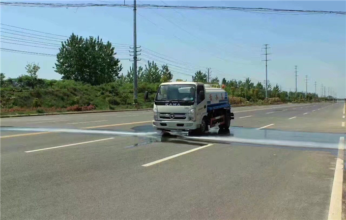 凯马洒水车