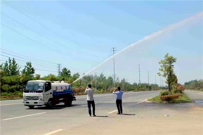 凯马洒水车