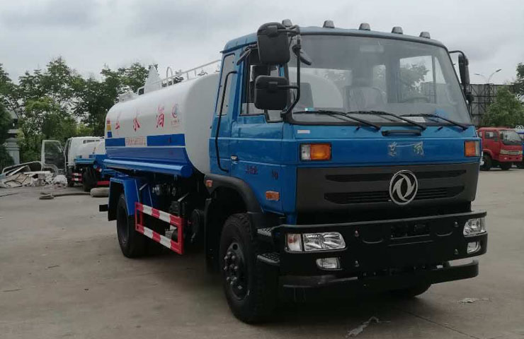 东风洒水车