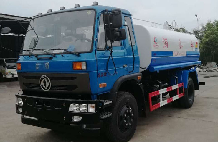 东风洒水车
