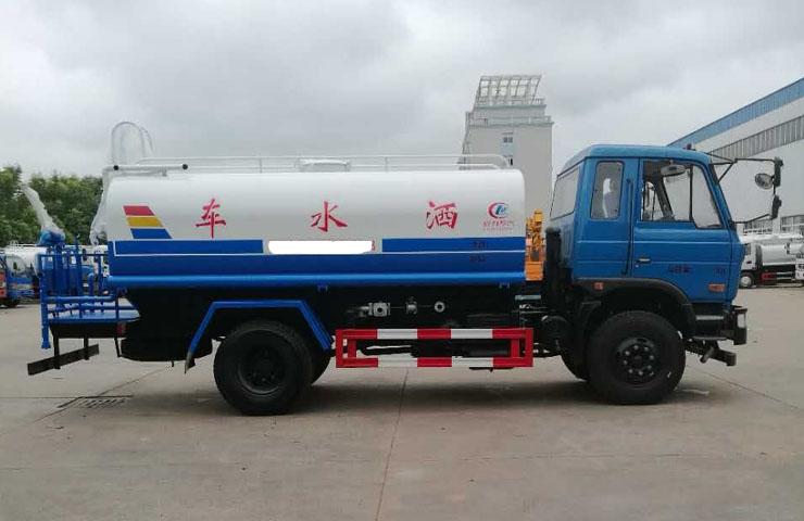 东风洒水车
