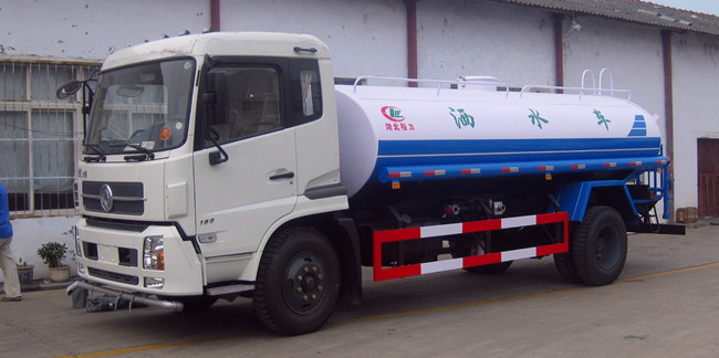 东风天锦12吨洒水车