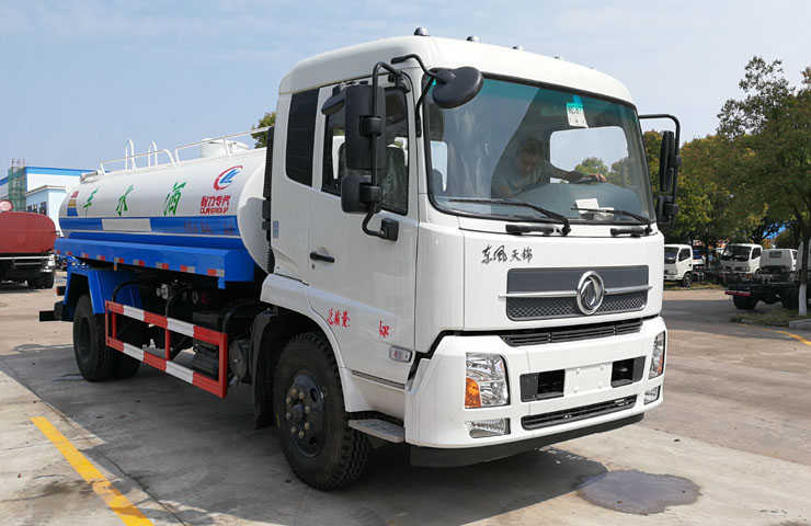 东风天锦12吨洒水车