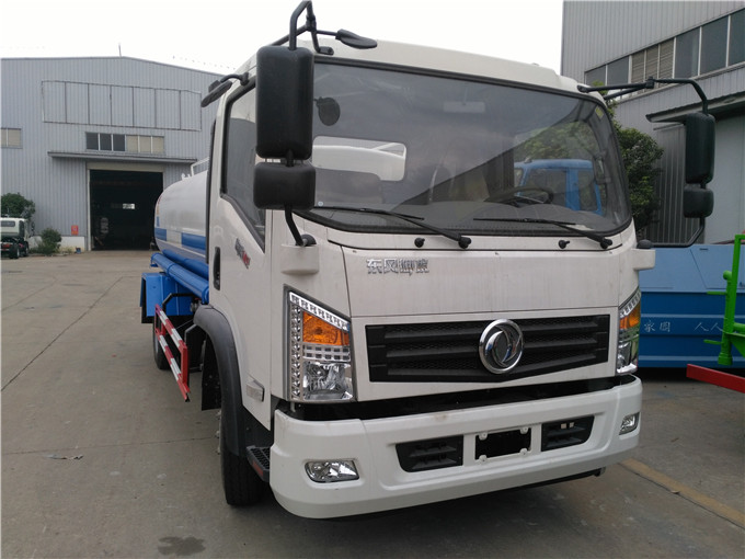 东风御虎洒水车
