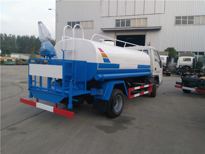 东风御虎洒水车