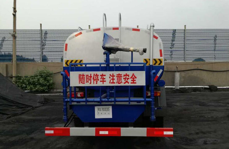 东风145洒水车