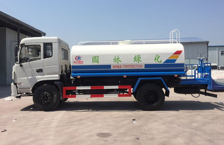 东风153洒水车