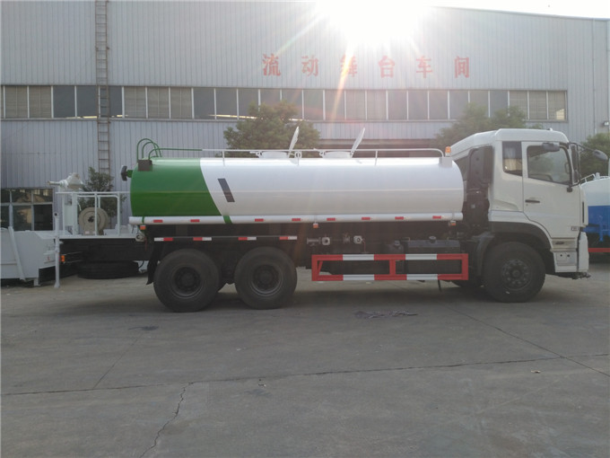 东风洒水车