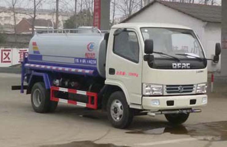 东风洒水车