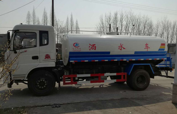 东风12吨洒水车