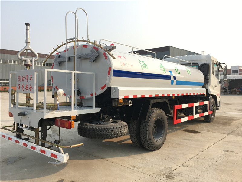 东风天锦10吨洒水车