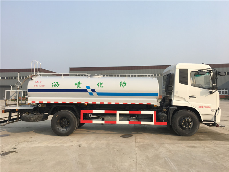 东风天锦10吨洒水车