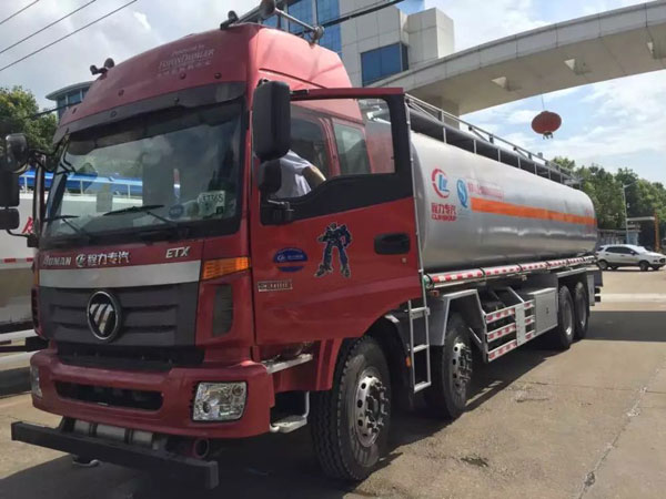 福田欧曼前四后八运油车