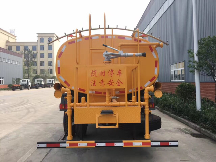 东风天锦10吨洒水车
