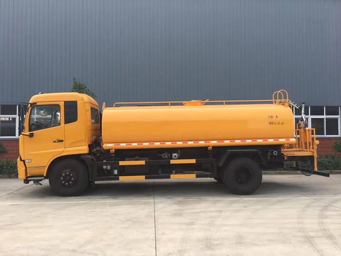 东风天锦10吨洒水车